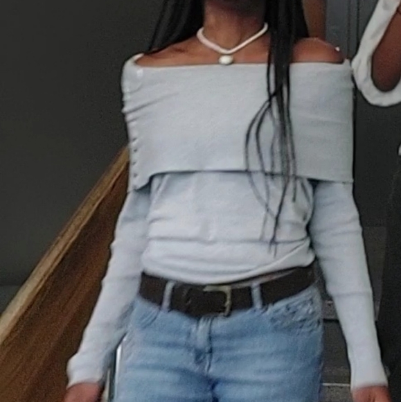 Le Chateau off shoulder top - Picture 2 of 4